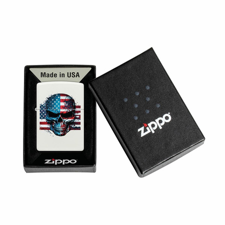 Feuerzeug ZIPPO - SKULL FLAG WHITE MATTE